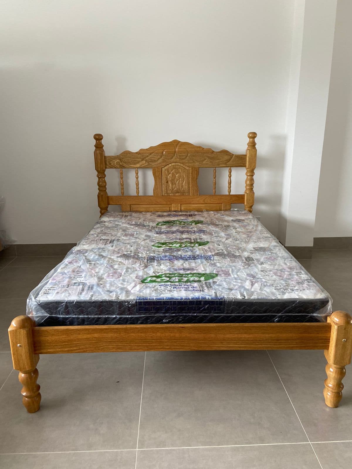 Cama floral cerejeira 1.38 m